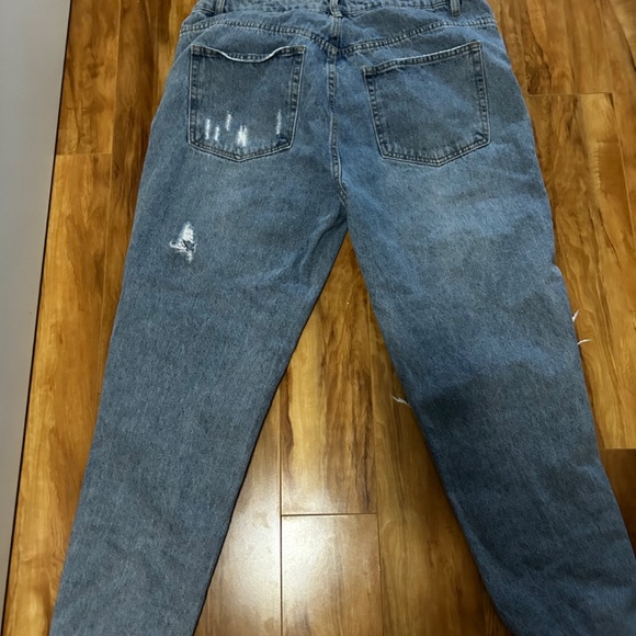 Urban plant mom Jean - Picture 2 of 2